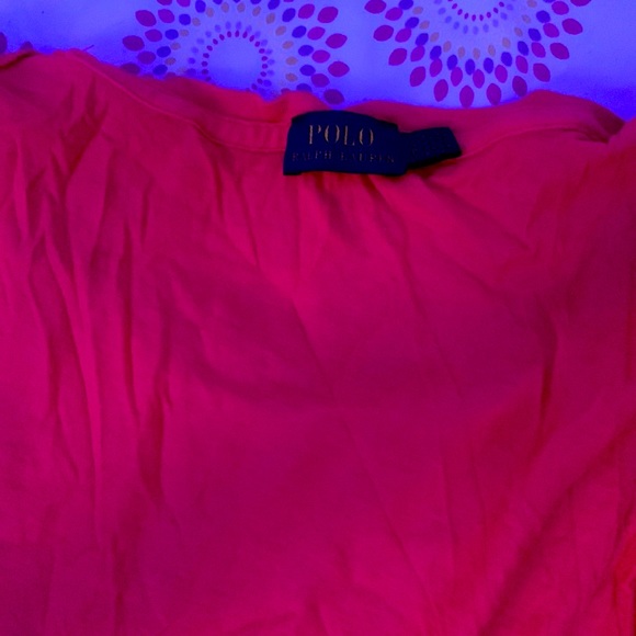 Red shirts - Picture 2 of 2